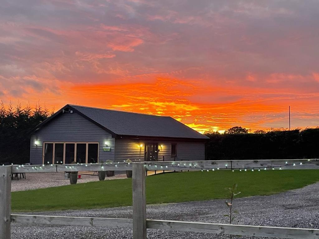 King Richard'S Luxury Lodge - Sleeps Up To 8 ,Dog Friendly ,Near Sherwood Forest At Fairview Farm In Nottingham Set In 88 Acres And Great For Groups,Family Gatherings,Corporate Events Exteriör bild