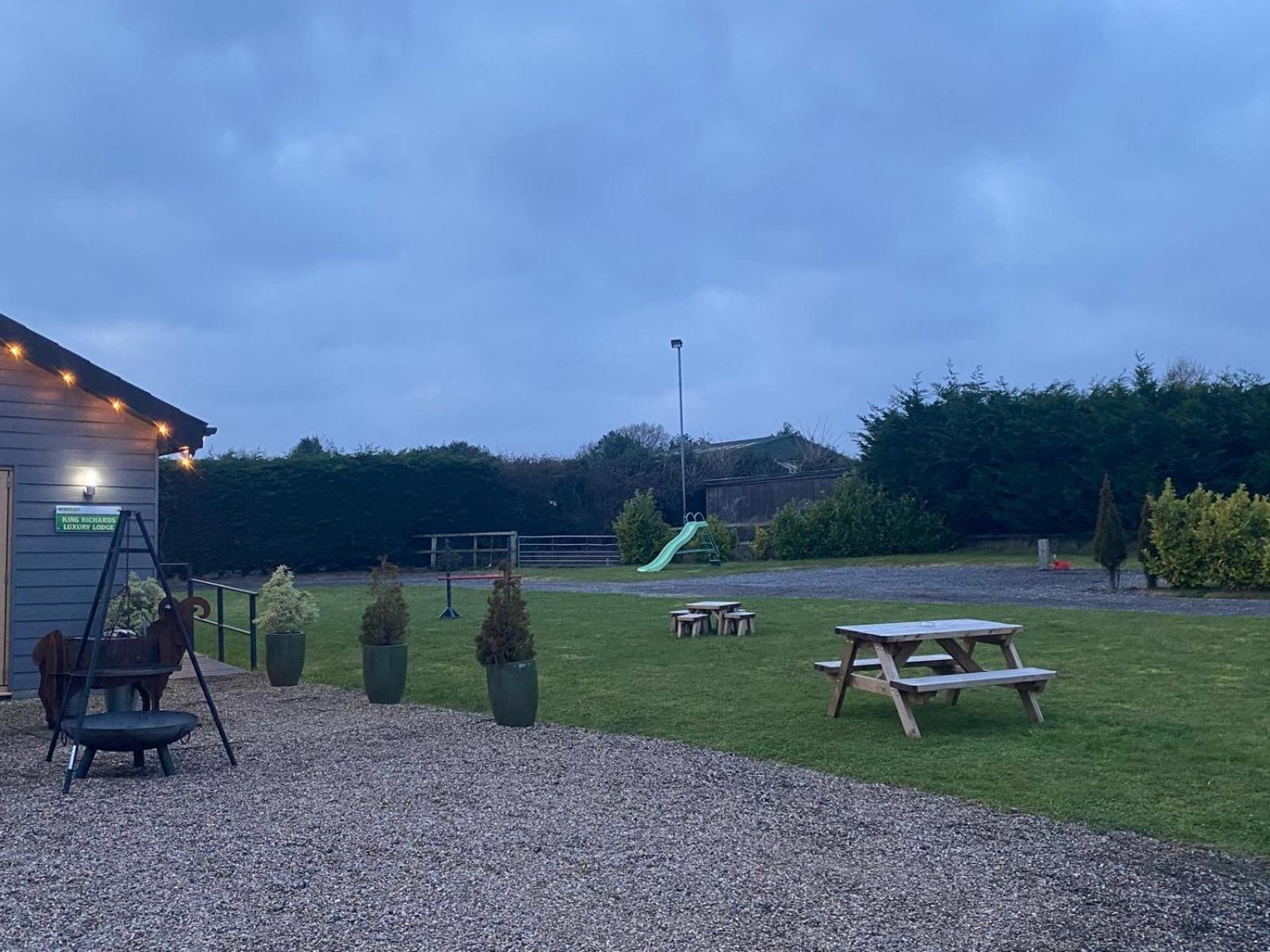 King Richard'S Luxury Lodge - Sleeps Up To 8 ,Dog Friendly ,Near Sherwood Forest At Fairview Farm In Nottingham Set In 88 Acres And Great For Groups,Family Gatherings,Corporate Events Exteriör bild